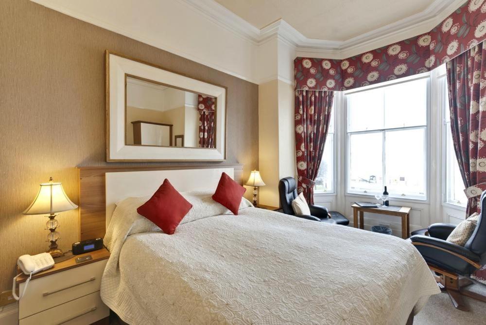 Lauriston & Lawton Court Hotel Лландидно Экстерьер фото